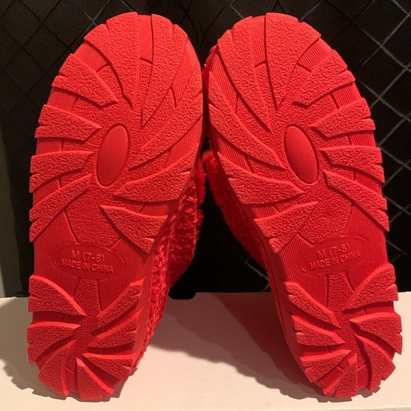 RED SOFT AND FUZZY SLIPPER BOOTIES 
(New Without Tags) - Picture 12 of 14